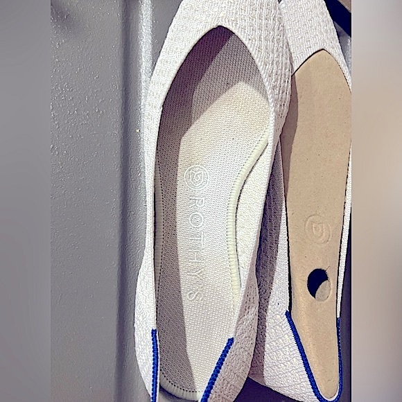 COPY - Rothy’s | Salt Honeycomb Points 8.5 EUC - Picture 5 of 5